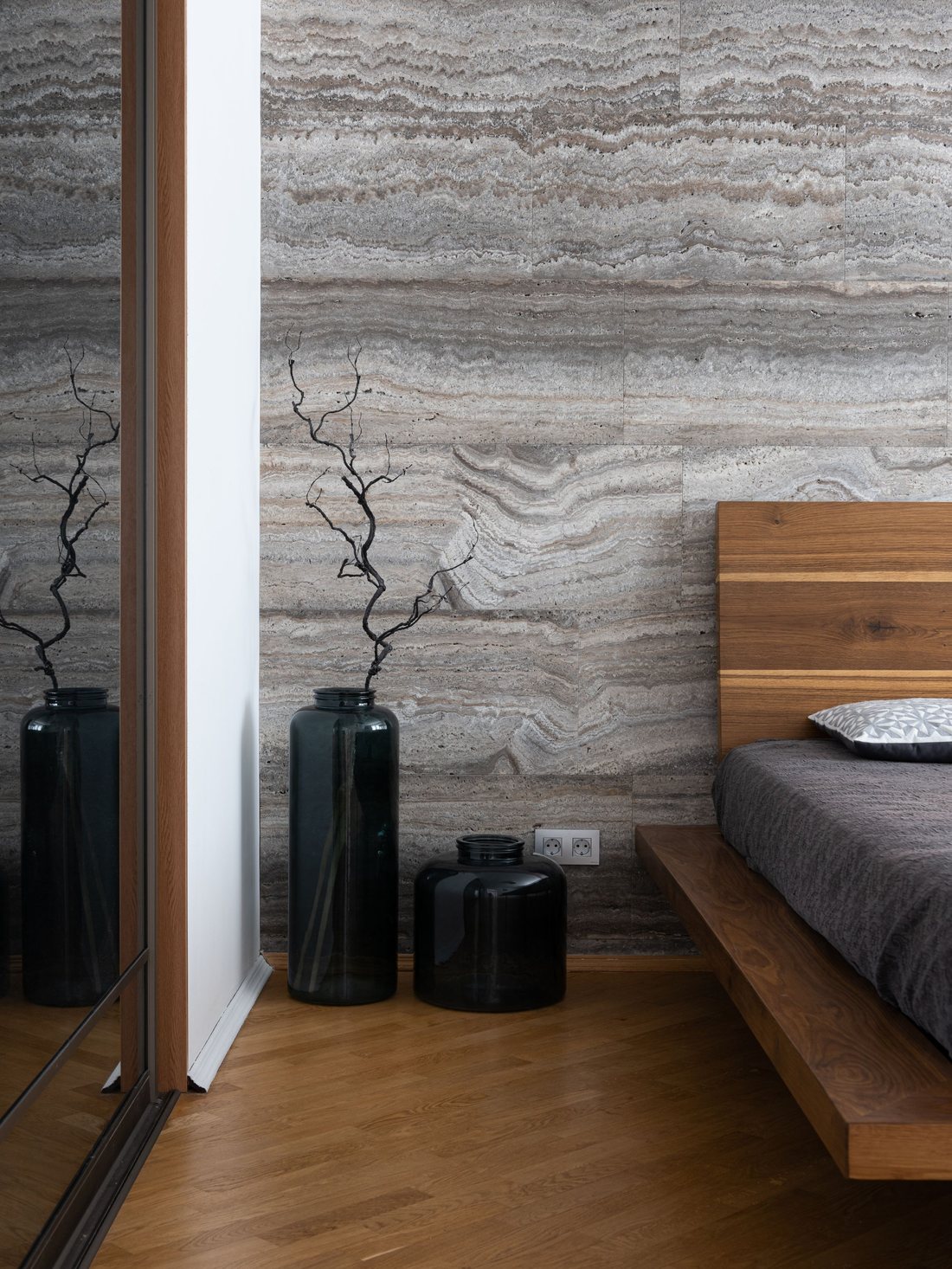 Bedroom with soft travertine-toned textured wall